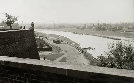 Okolica Wis Y U Podnoza Wawelu Na Kapitalnej Fotografii Wykonanej W 1934 Roku